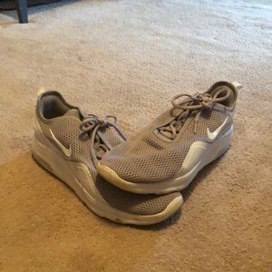 Nike Air Max Motion 2